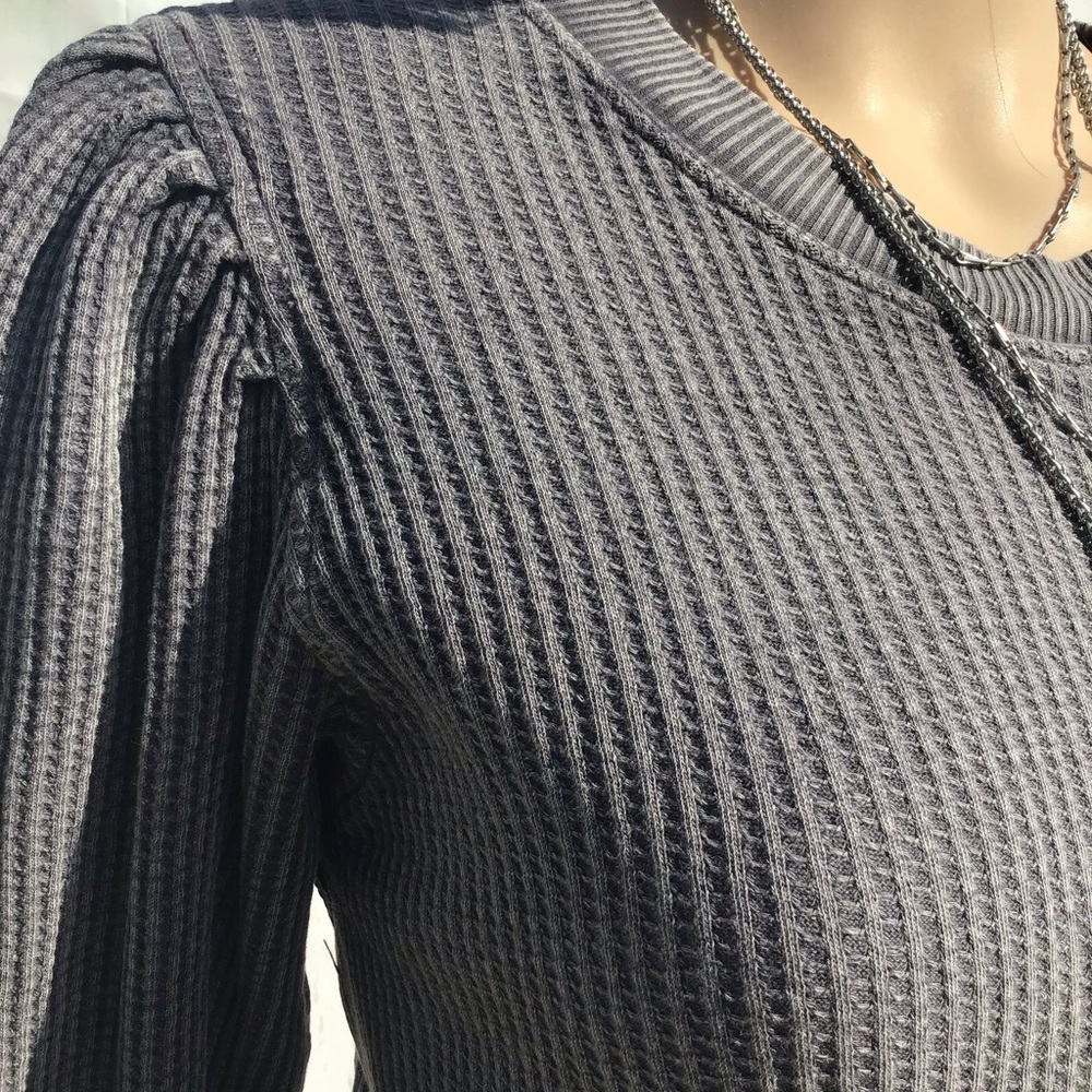 FREE PEOPLE TIE SLEEVE BLUE/GRAY WAFFLE TOP NWOT runs slightly large - Picture 3 of 9
